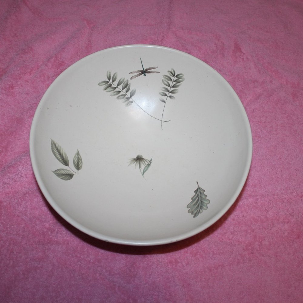 Large Serving Bowl complete with platform beauty